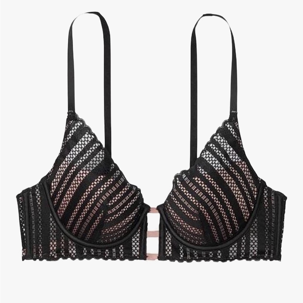 VICTORIA'S SECRET Luxe Lingerie
Lace Lightly Lined Plunge Bra in
Black 38DD